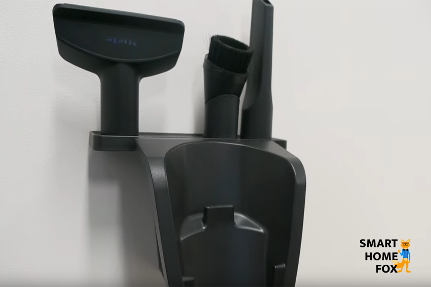 Miele Triflex HX2 kommt mit einer praktischen Wandhalterung zum erleichterten AUfladen und Aufbewahren